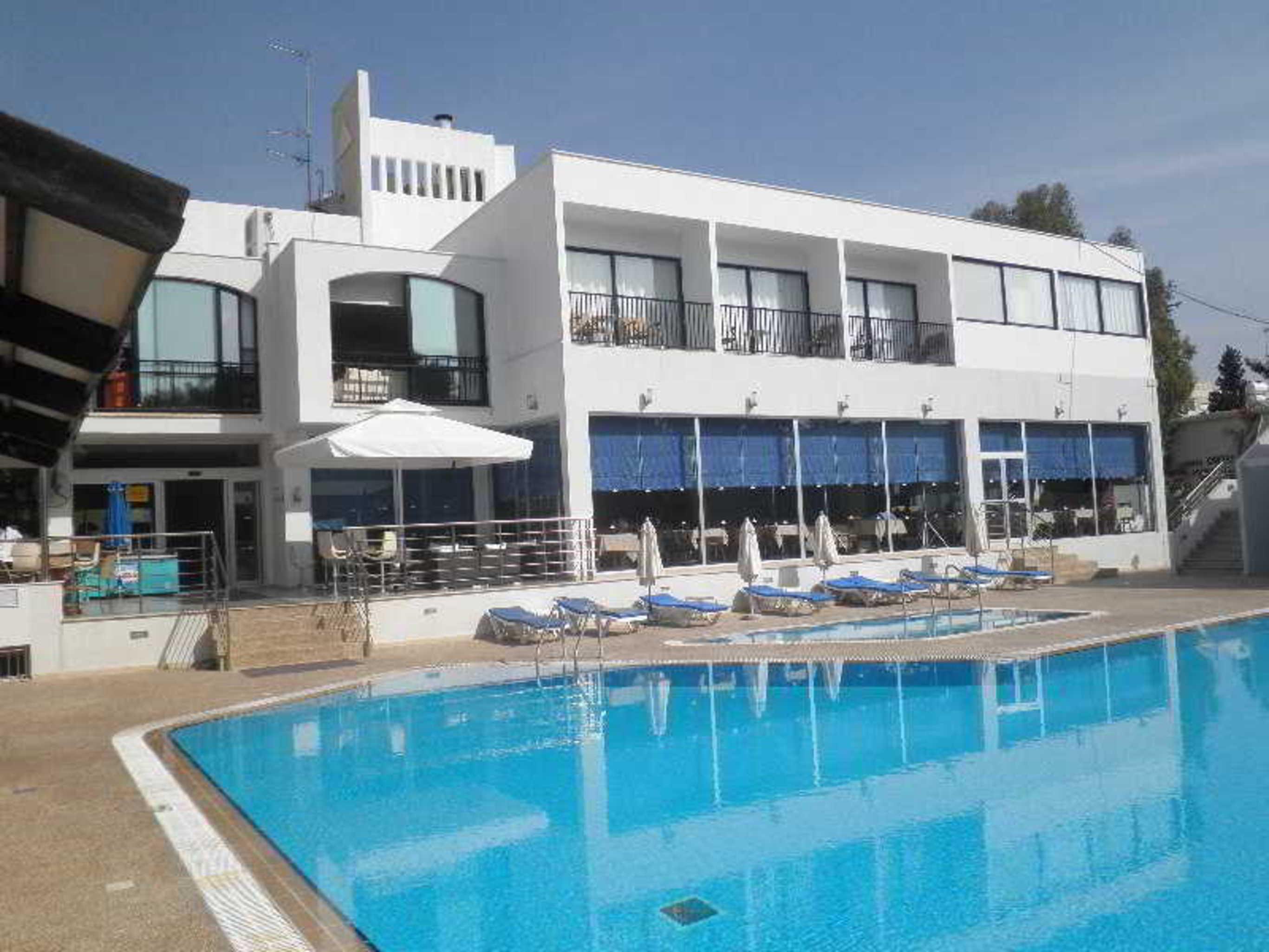 Park Beach Hotel Limassol Bagian luar foto