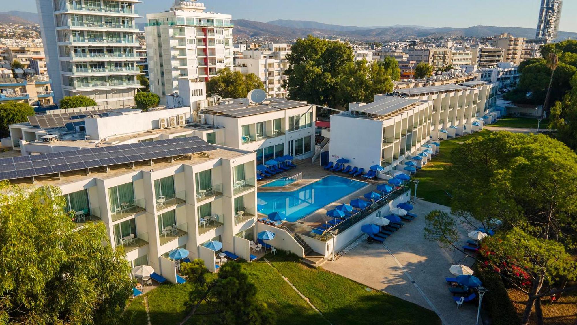 Park Beach Hotel Limassol Bagian luar foto