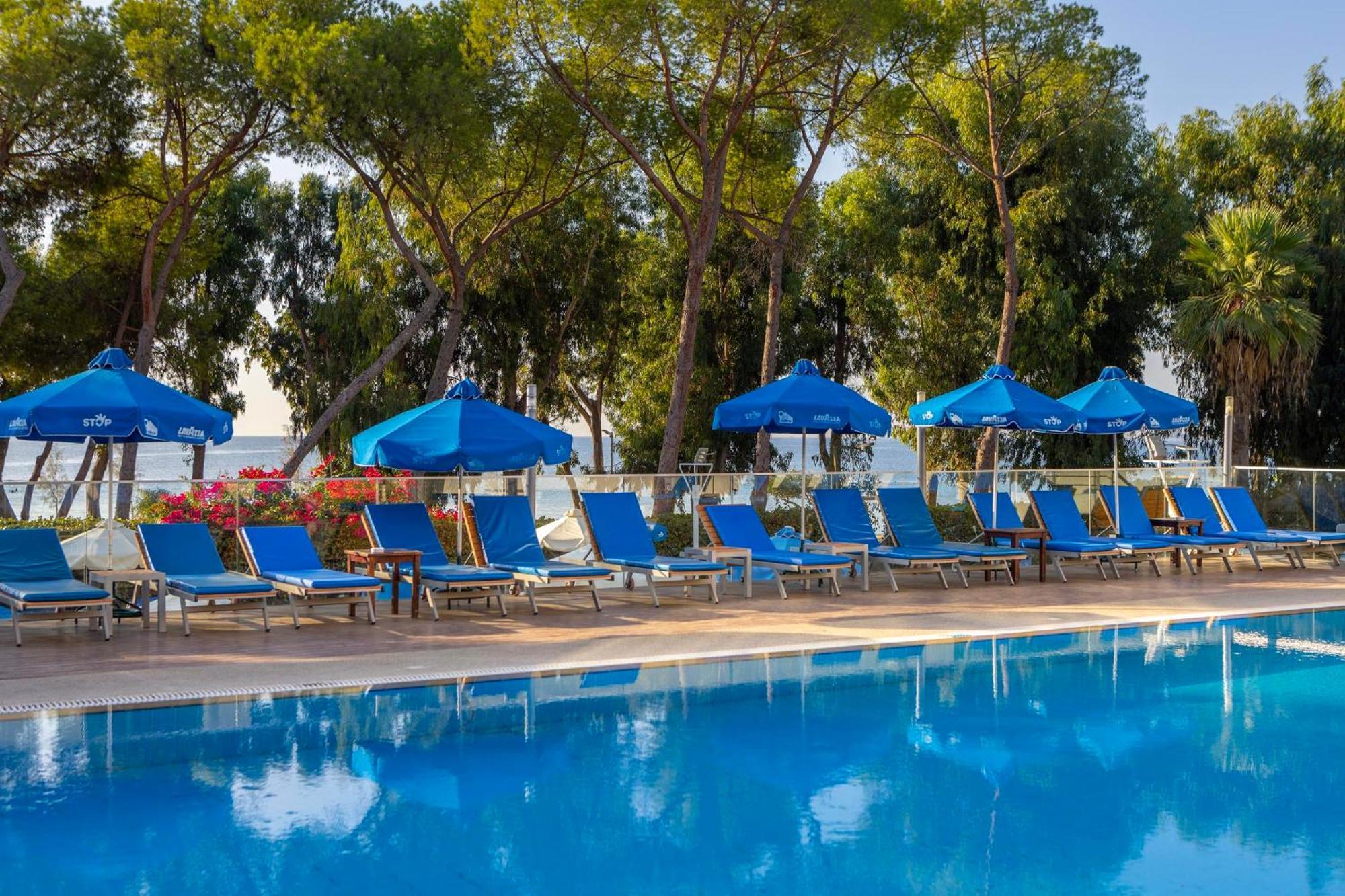 Park Beach Hotel Limassol Bagian luar foto