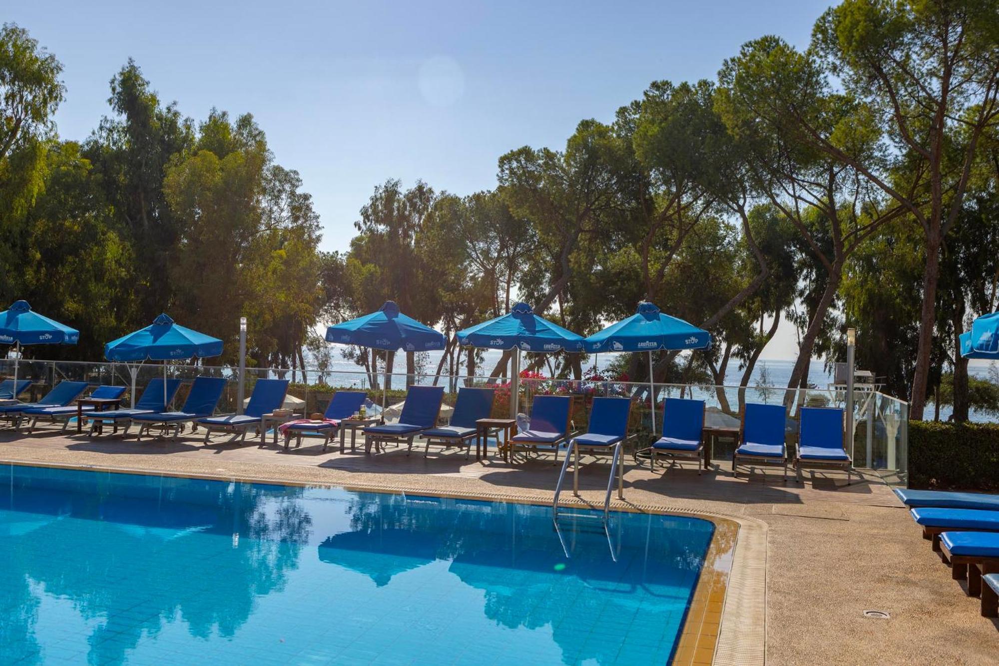 Park Beach Hotel Limassol Bagian luar foto