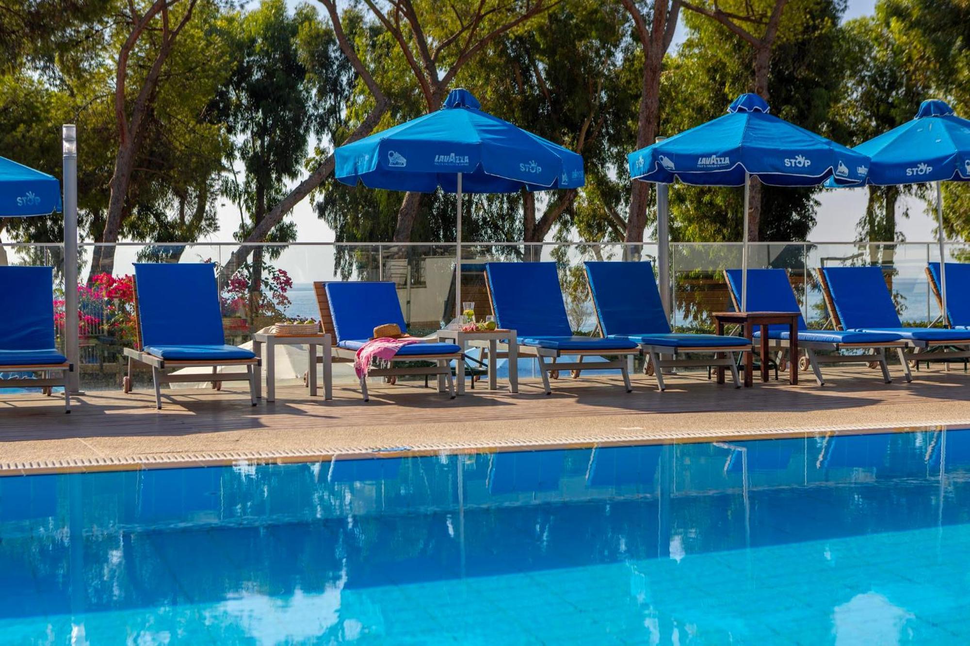 Park Beach Hotel Limassol Bagian luar foto