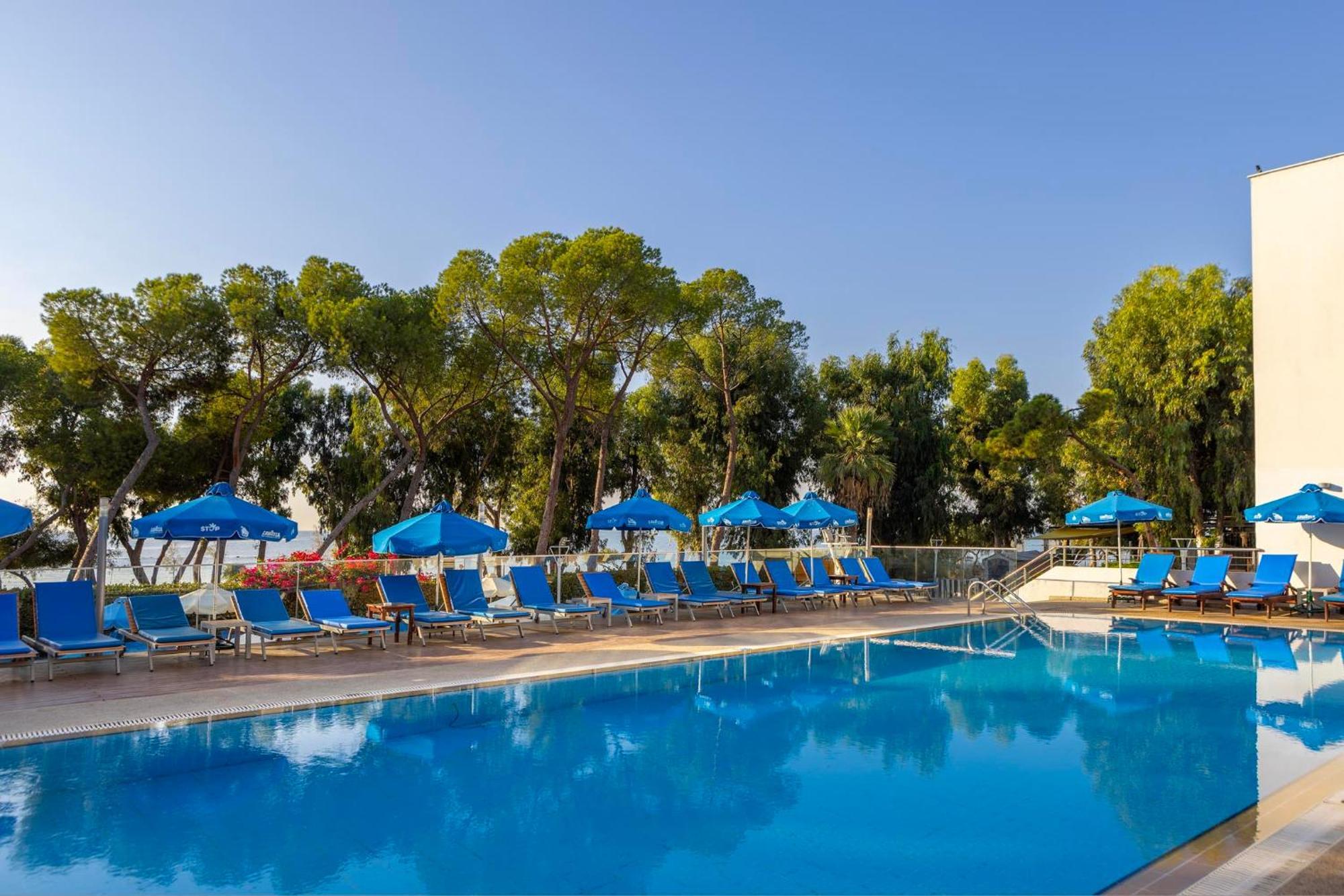 Park Beach Hotel Limassol Bagian luar foto