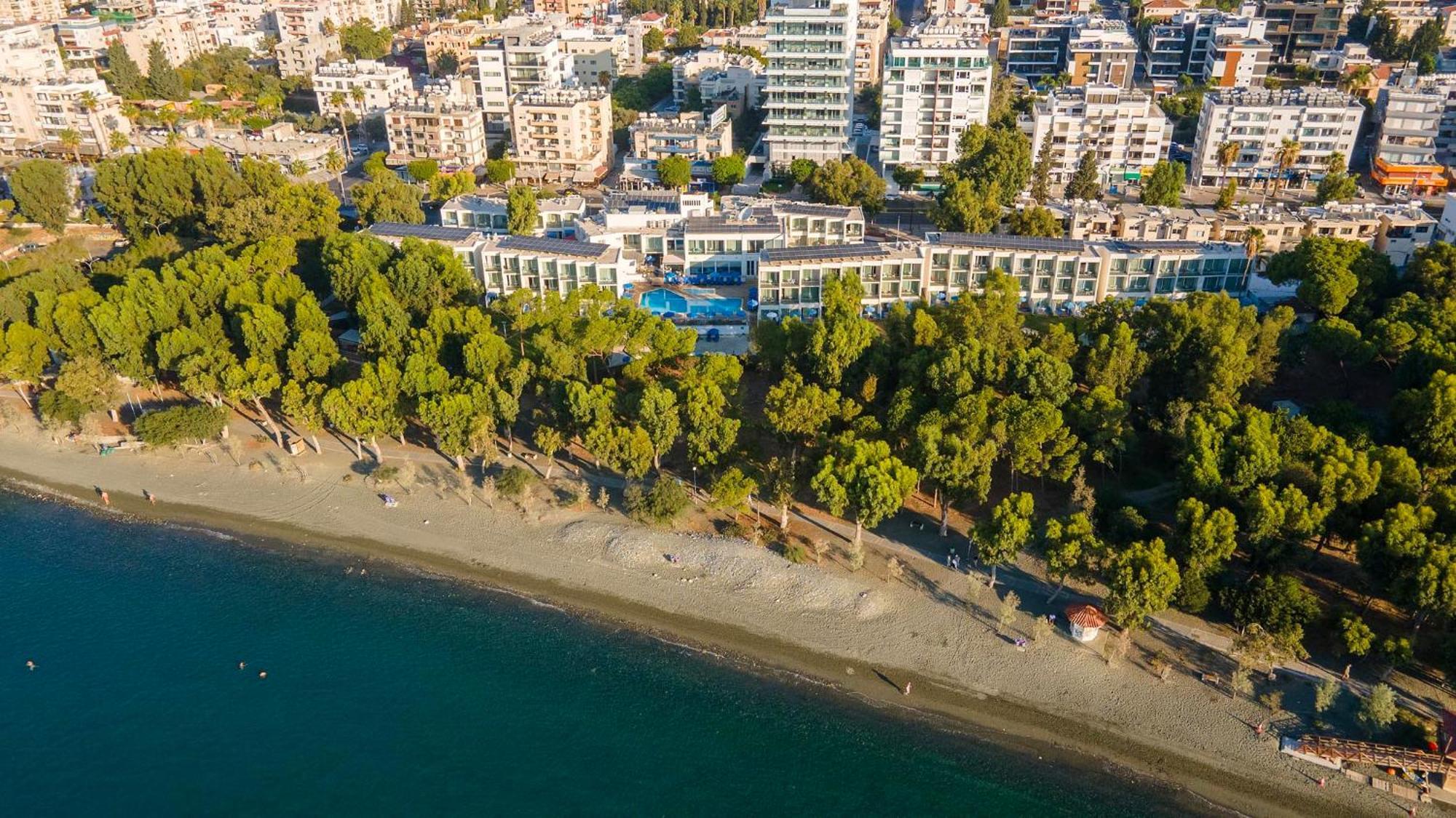 Park Beach Hotel Limassol Bagian luar foto