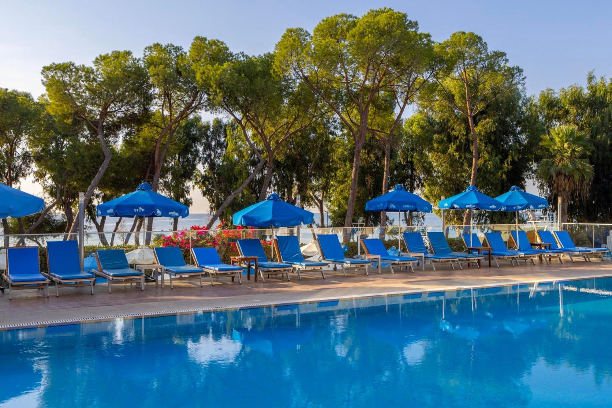 Park Beach Hotel Limassol Bagian luar foto