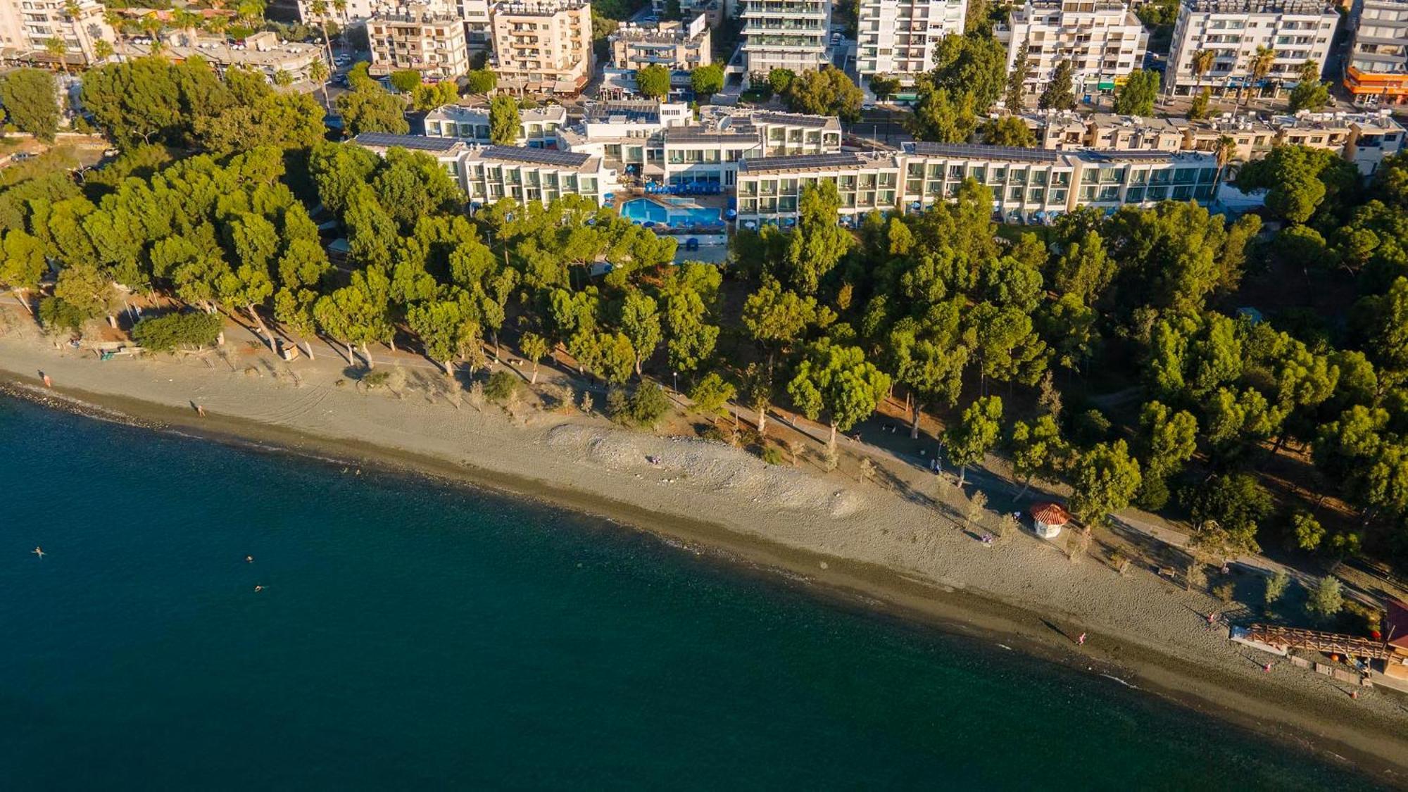 Park Beach Hotel Limassol Bagian luar foto