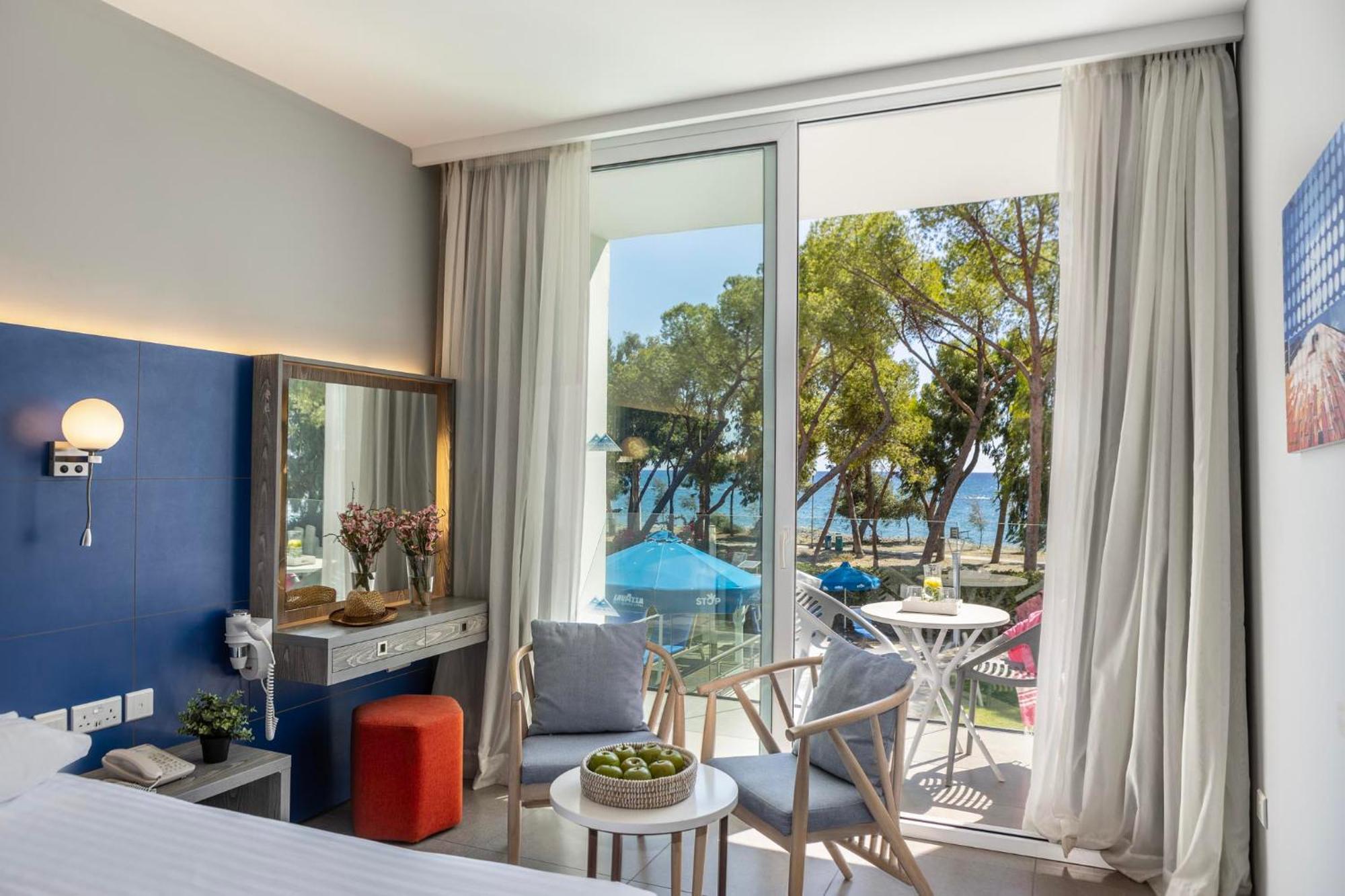 Park Beach Hotel Limassol Bagian luar foto