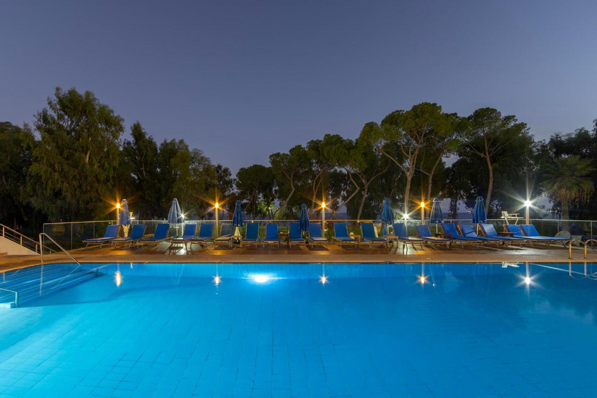 Park Beach Hotel Limassol Bagian luar foto