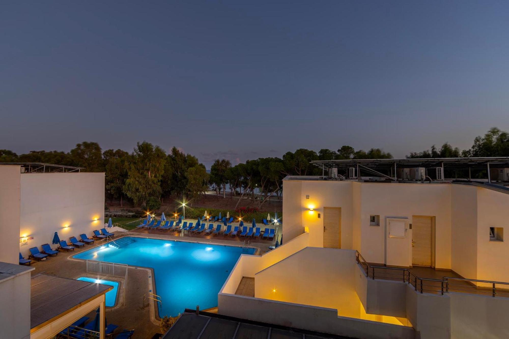 Park Beach Hotel Limassol Bagian luar foto