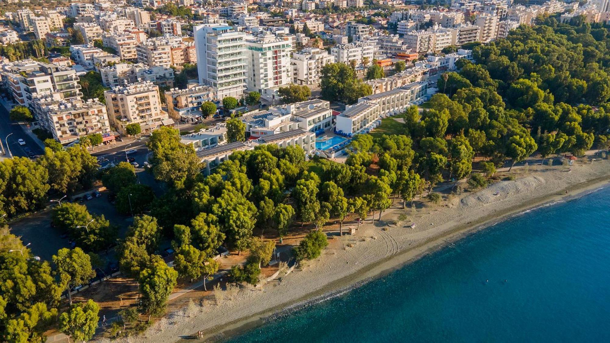 Park Beach Hotel Limassol Bagian luar foto